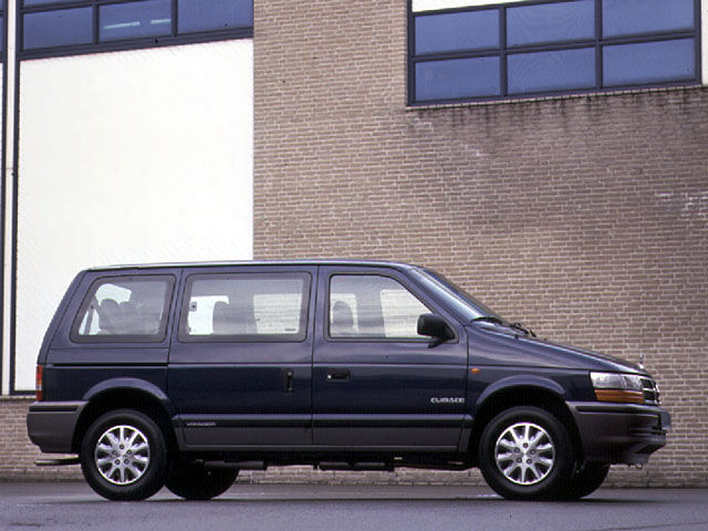 Chrysler Voyager 2.5 TD S (1994) — Parts & Specs