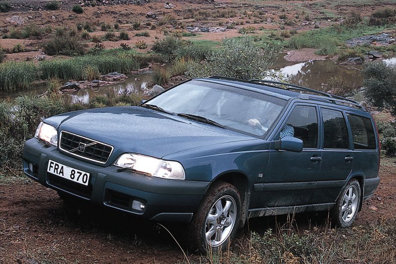 Volvo V70 2.5 T XC LuxuryLine (1998) — Parts & Specs